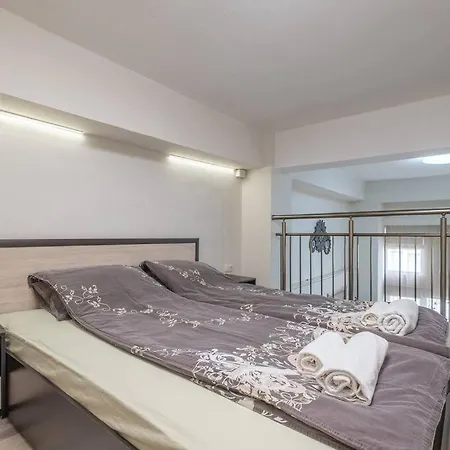 Freshly Renovated 1 Bdrm Loft In Old Center