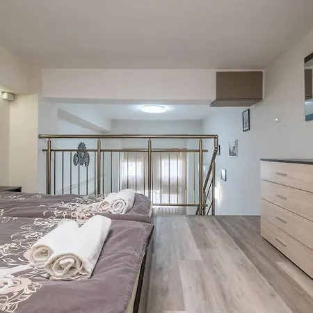 Freshly Renovated 1 Bdrm Loft In Old Center *